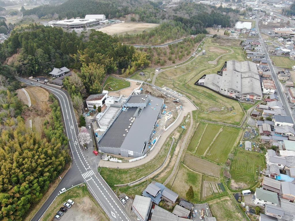 令和3年3月29日の工事進捗、南東から撮影した写真。屋根部分が完成に近づいている状況の写真。