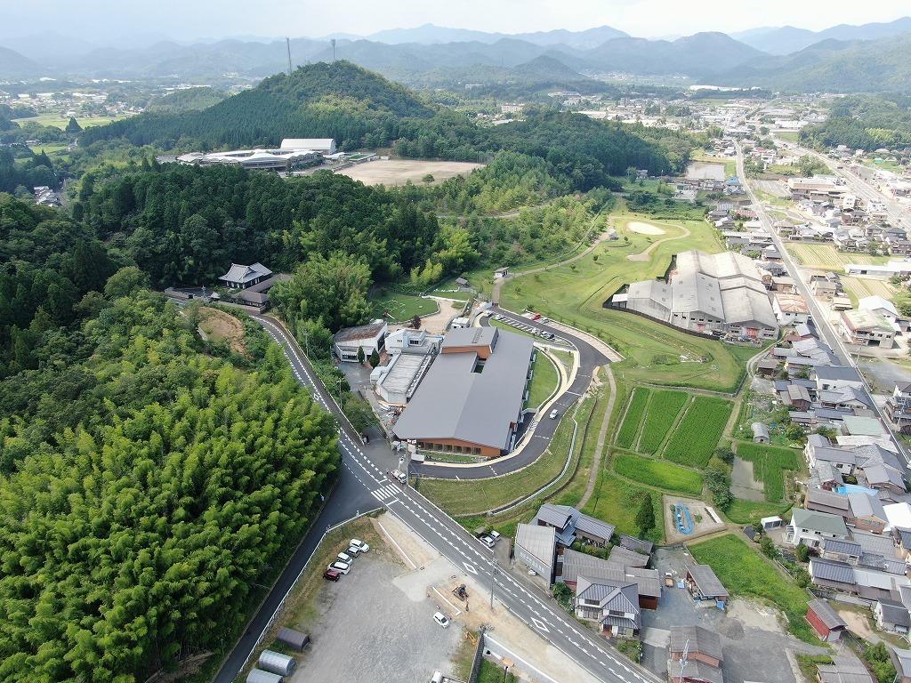 令和3年7月29日の工事進捗、南東から撮影した写真。第2期工事着手前の建物の状況の写真。