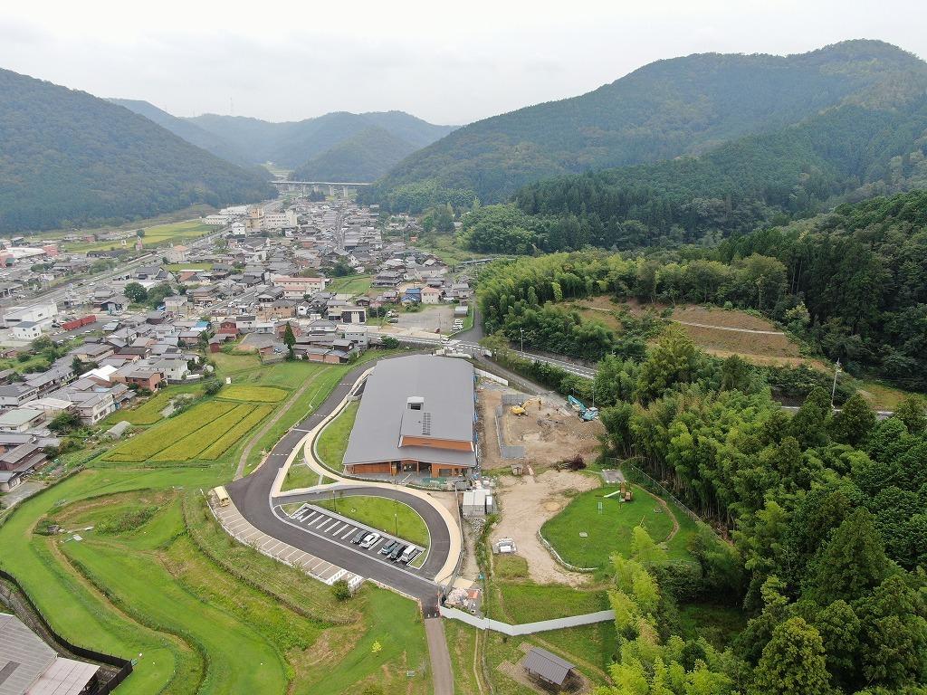 令和3年9月1日の工事進捗、北から撮影した写真。旧園舎が解体されている状況の写真。