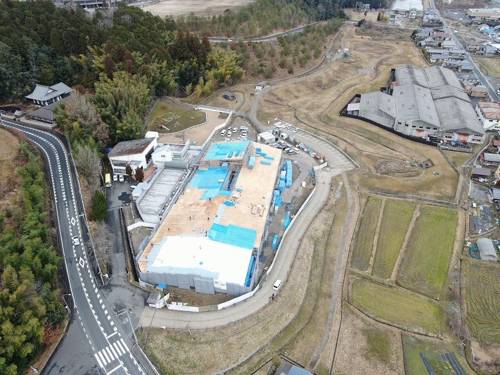 令和3年1月27日の工事進捗、南東から撮影した写真。屋根部分に木材が使用されている状況の写真。
